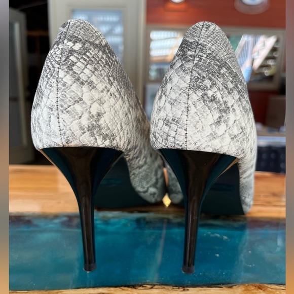 Callisto New Never worn snake print pump size 8 - Picture 6 of 6